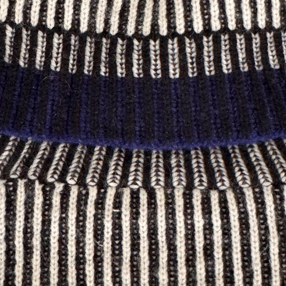 Theory 100% Cashmere Striped Turtleneck - Picture 5 of 6